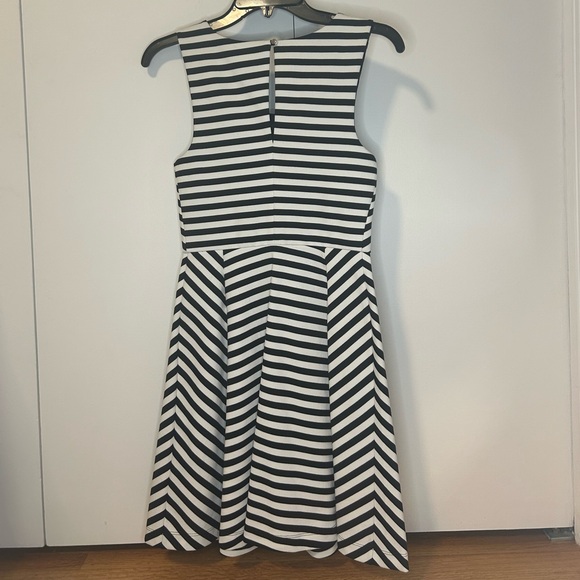 EXPRESS black and white stripped dress Size xs - Picture 2 of 2